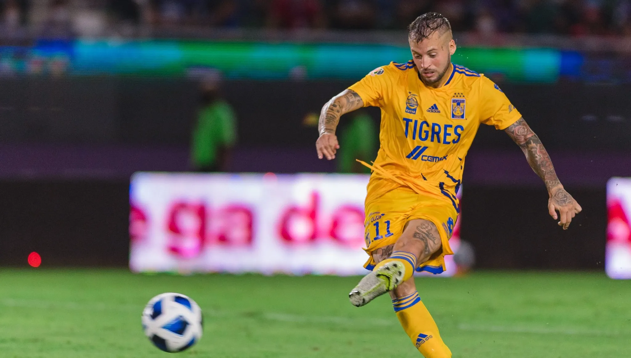 Niezwykły gol w lidze meksykańskiej. Można się zdziwić oglądając powtórki strzału Lopeza