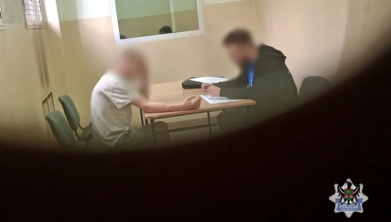 Zaatakował pracownika ochrony, żeby jego partnerka mogła ukraść butelkę wódki 