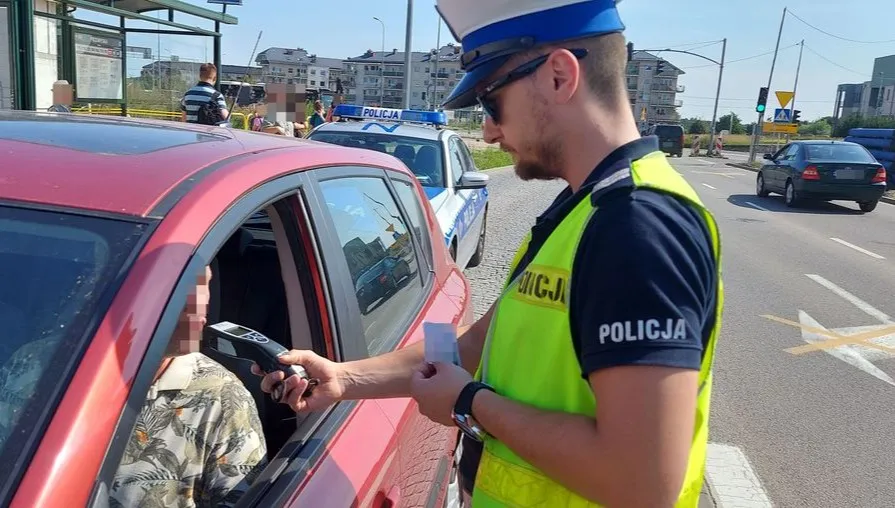 Pijackim "wężykiem" tuż przed radiowozem CBŚ