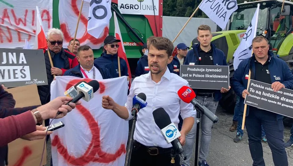 AgroUnia rozpoczęła blokadę dróg w 7 województwach