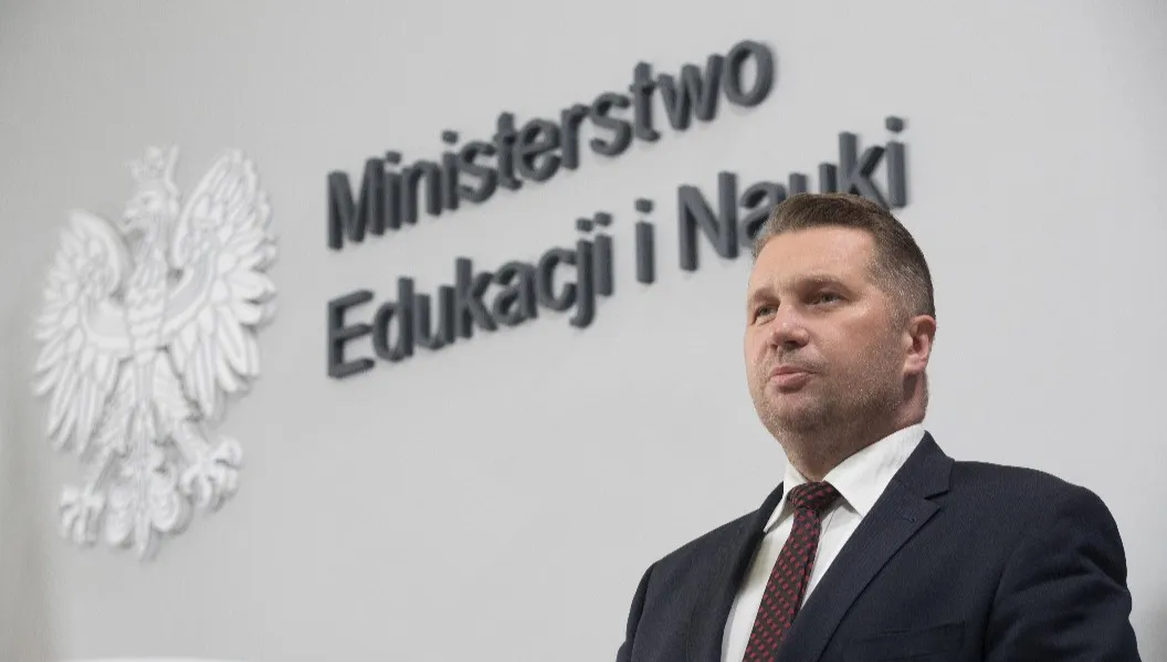 W szkołach - nauka stacjonarna. Czarnek: Do niej się przygotowujemy