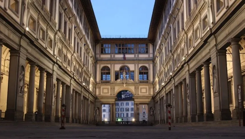 Wielki powrót zwiedzających! Najazd turystów na Galerię Uffizi we Florencji