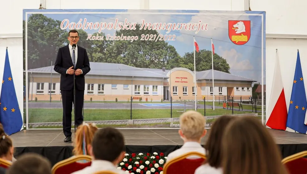 Premier do uczniów: życzę wam, żebyście chorągwie waszych marzeń trzymali wysoko