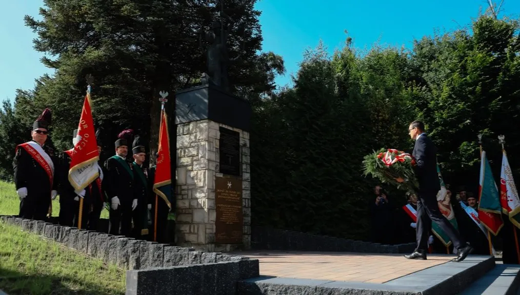 Premier upamiętnił ofiary katastrofy smoleńskiej