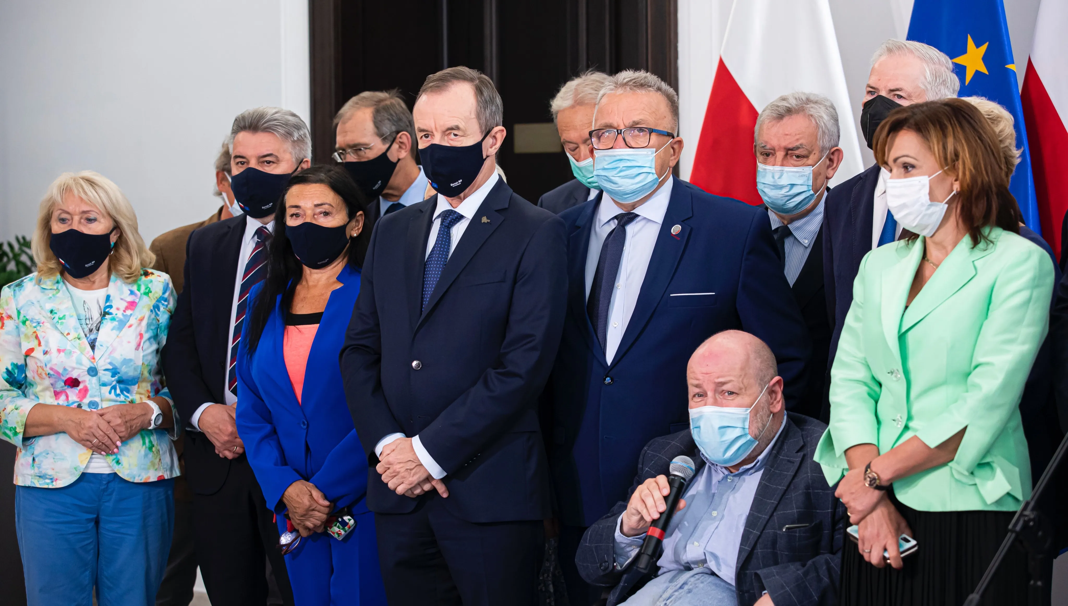 "Niepoważne, infantylne, naiwne". Senatorowie PiS odpowiadają na oświadczenie senackiej większości