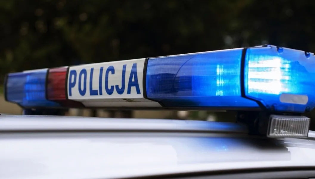 Kobieta wjechała w witrynę sklepową