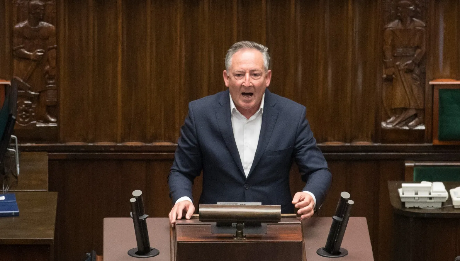 „Fatalny dzień dla Polski” - pisze Sienkiewicz. To o rezolucji, którą poparli jego koledzy z partii