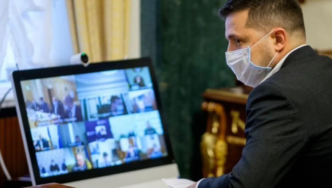 Zamach na doradcę Zełenskiego. Prezydent wraca do kraju