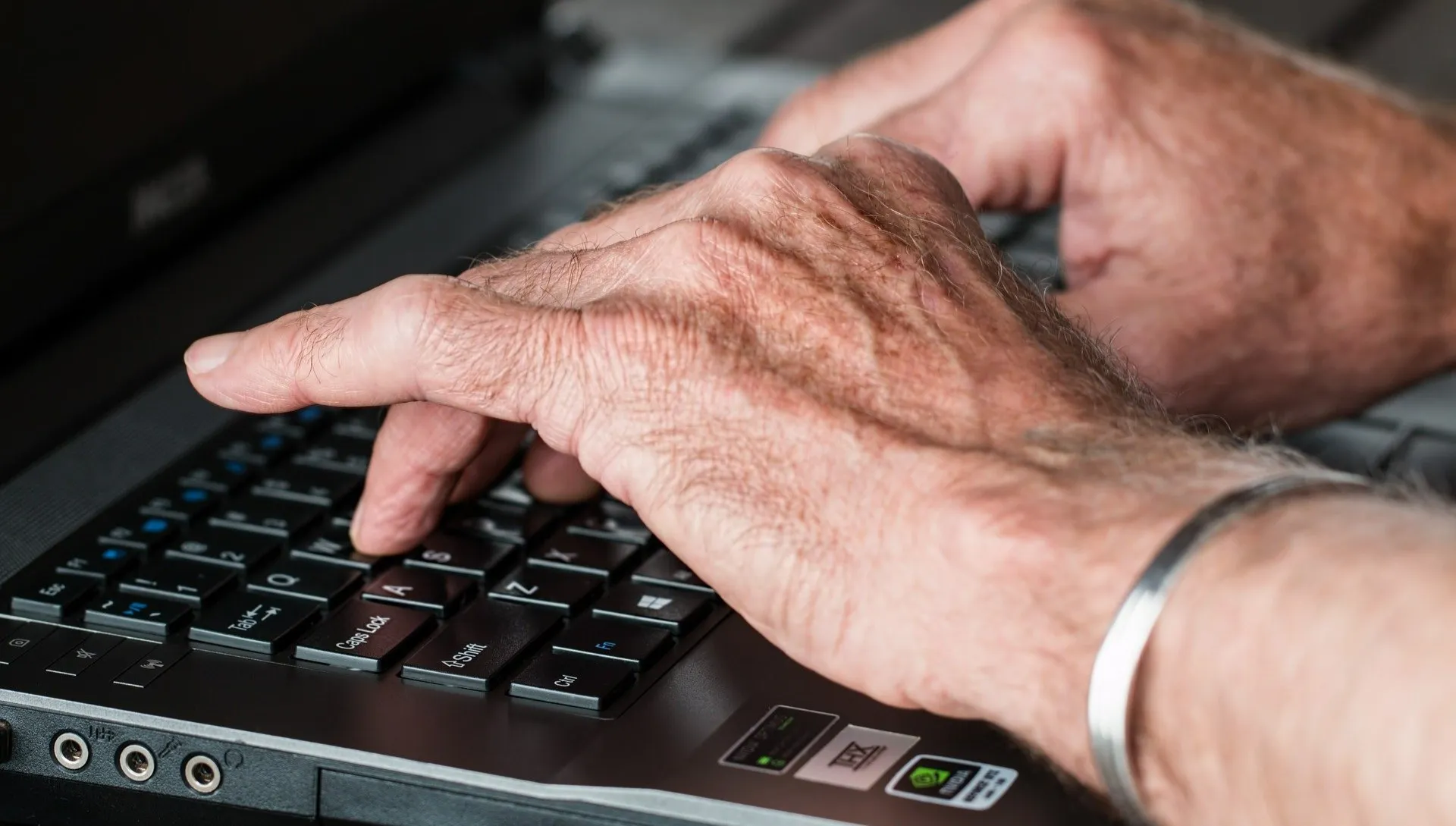 Internet pozytywnie wpływa na seniorów