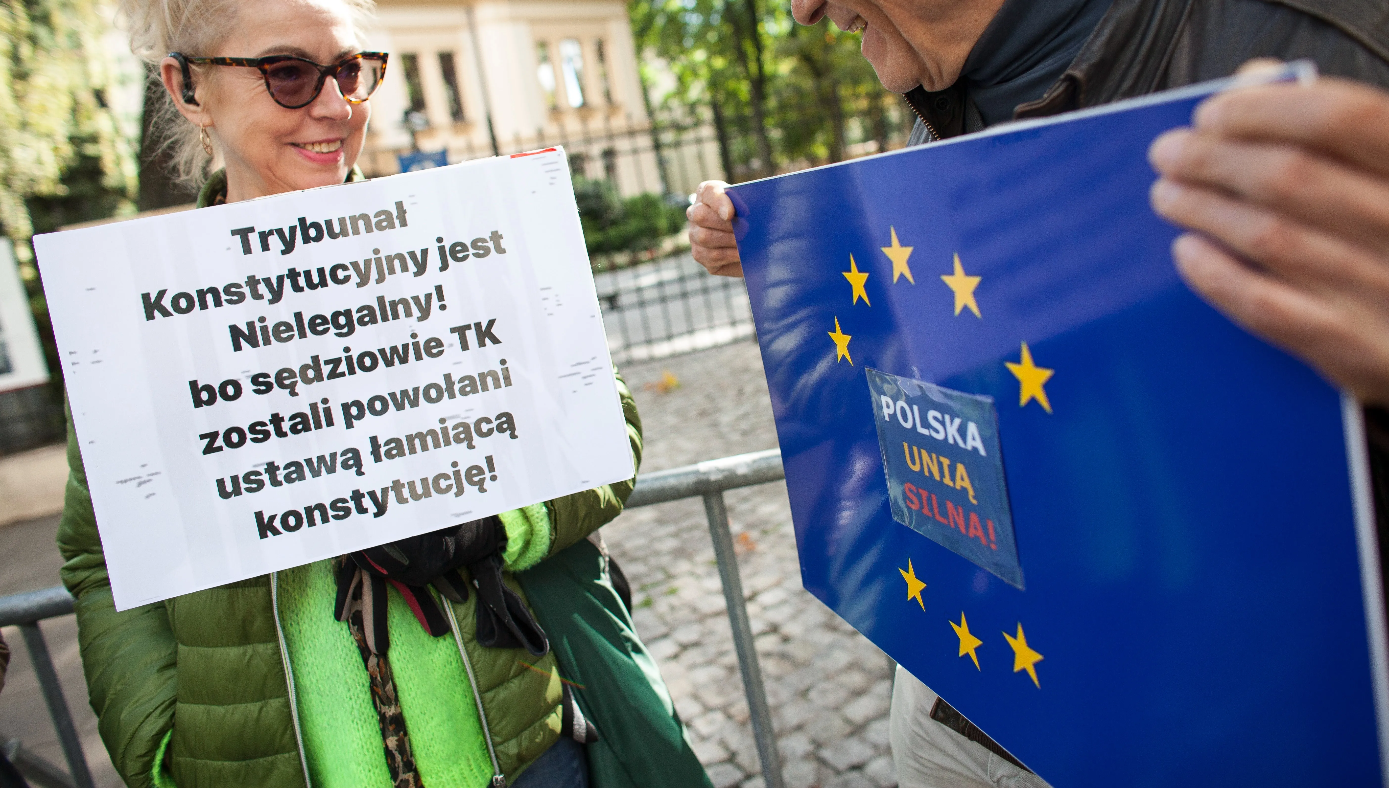 Opozycja straszy wizją Polexitu. Prof. Grabowska przypomniała, jak w przeszłości orzekał TK