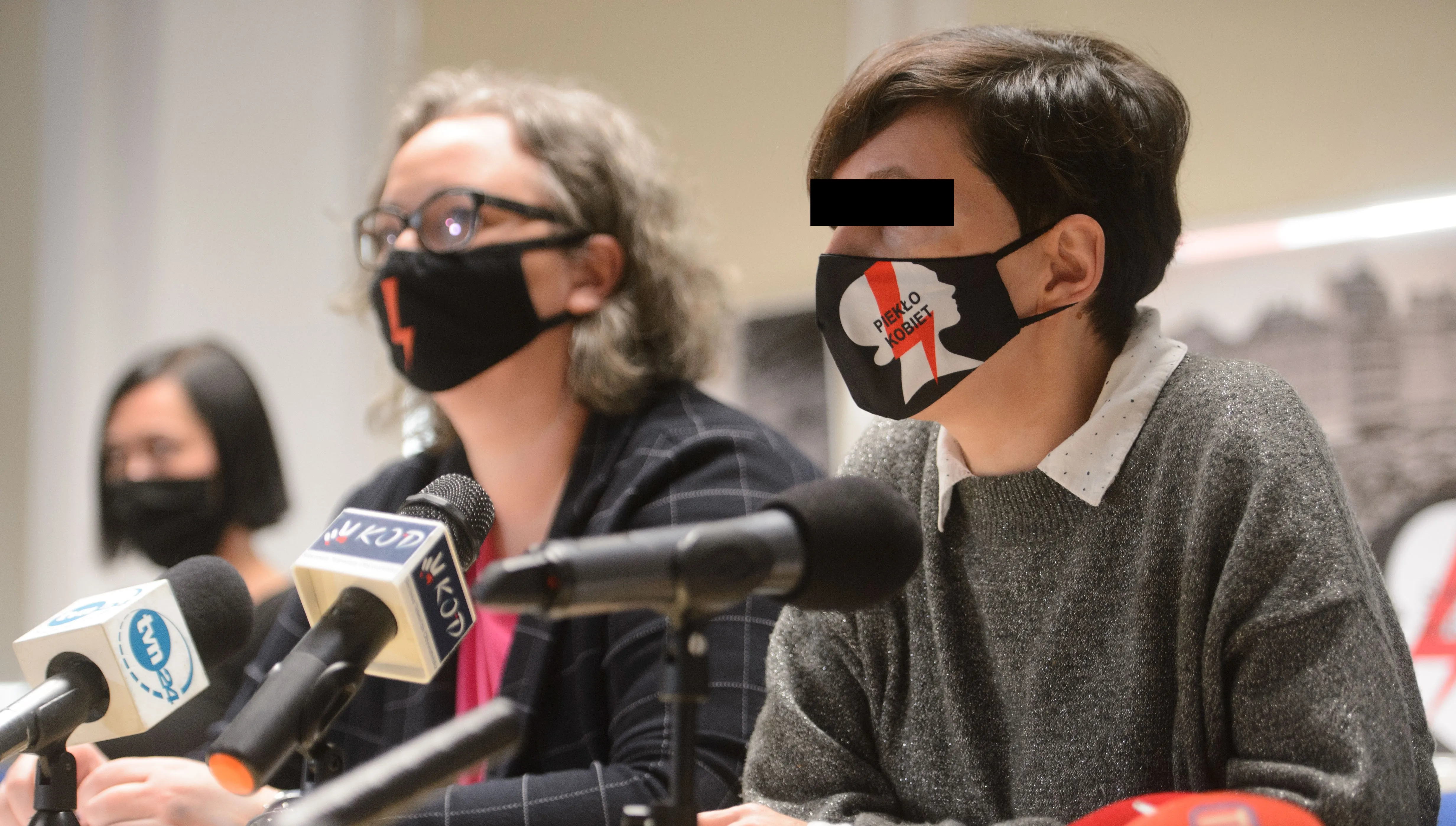 „Pokojowe” protesty Strajku Kobiet. Prokuratura skierowała dwa akty oskarżenia przeciwko Klementynie S.