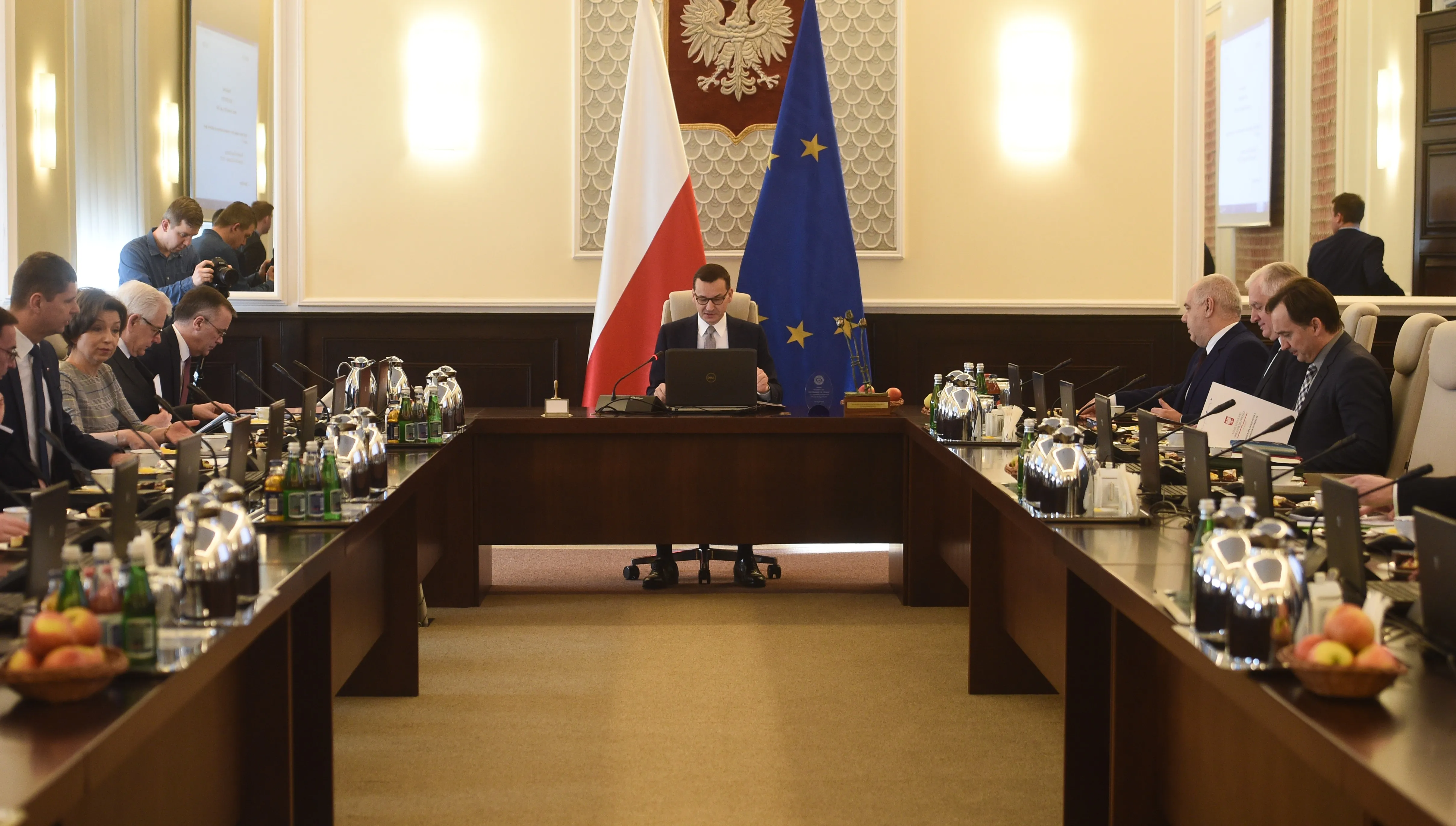 Kosmetyczne zmiany w rządzie