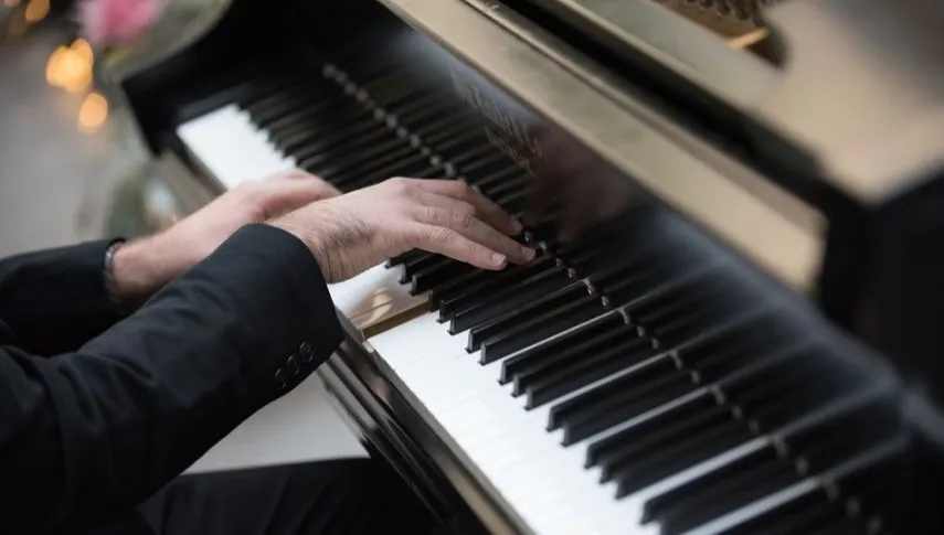 Drugi etap konkursu Chopinowskiego. Długa kolejka przed Filharmonią Narodową