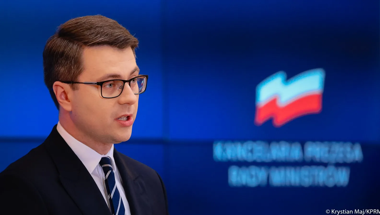 Migranci na granicy. Dostają informacje o azylu