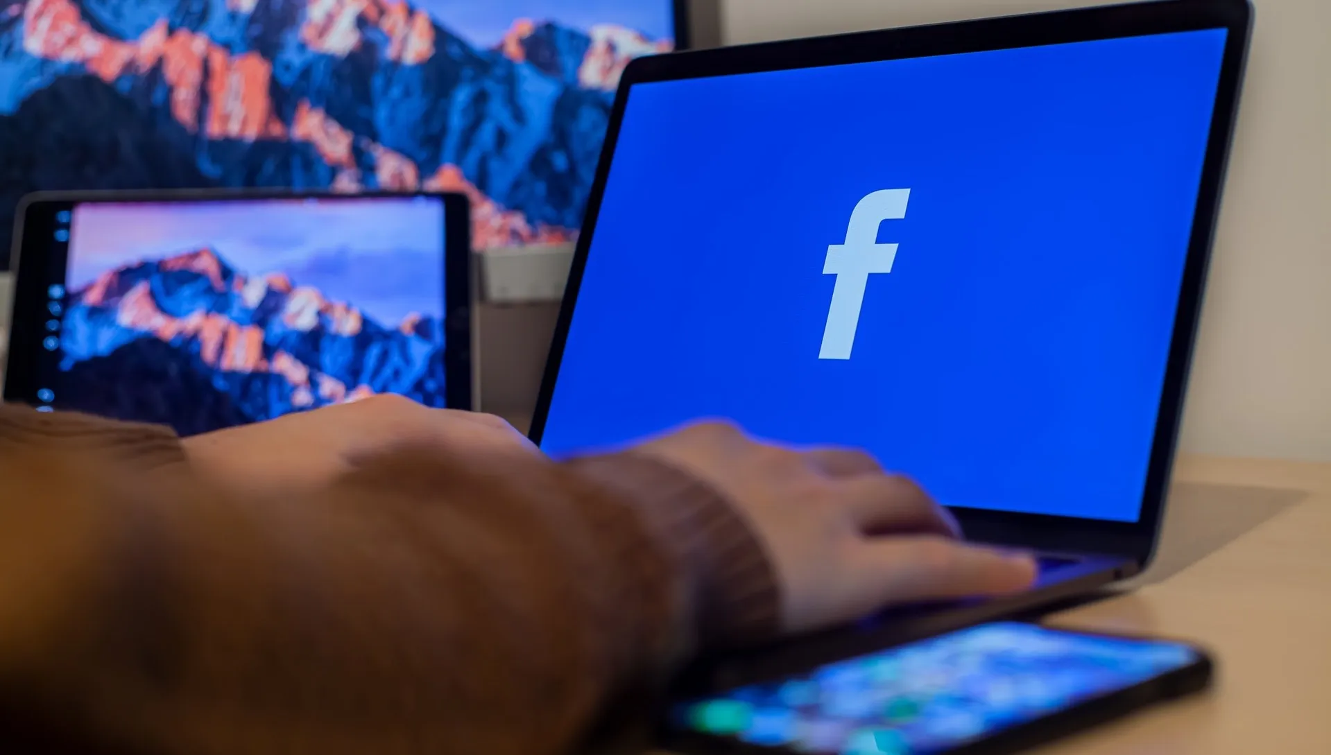 Facebook tworzy nowy projekt. Szuka tysięcy pracowników w UE