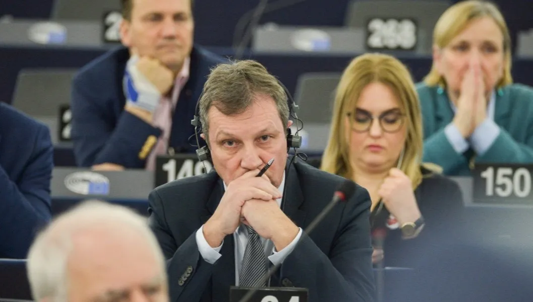 Halickiemu wpis Sikorskiego się nie podobał. Ale to "media rządowe" są - według niego - źródłem hejtu