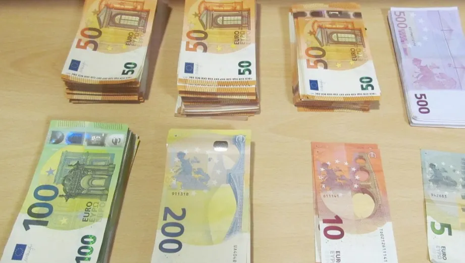 Chciał przewieźć przez granicę prawie 70 tys. euro