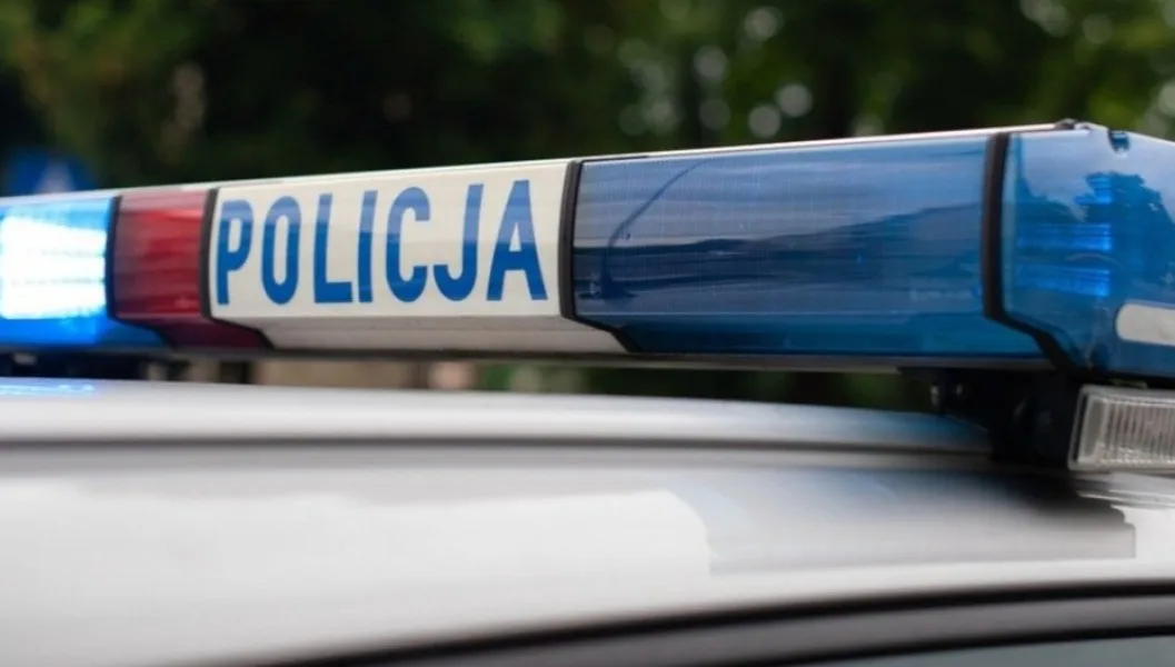 Kobieta wjechała autem w przystanek
