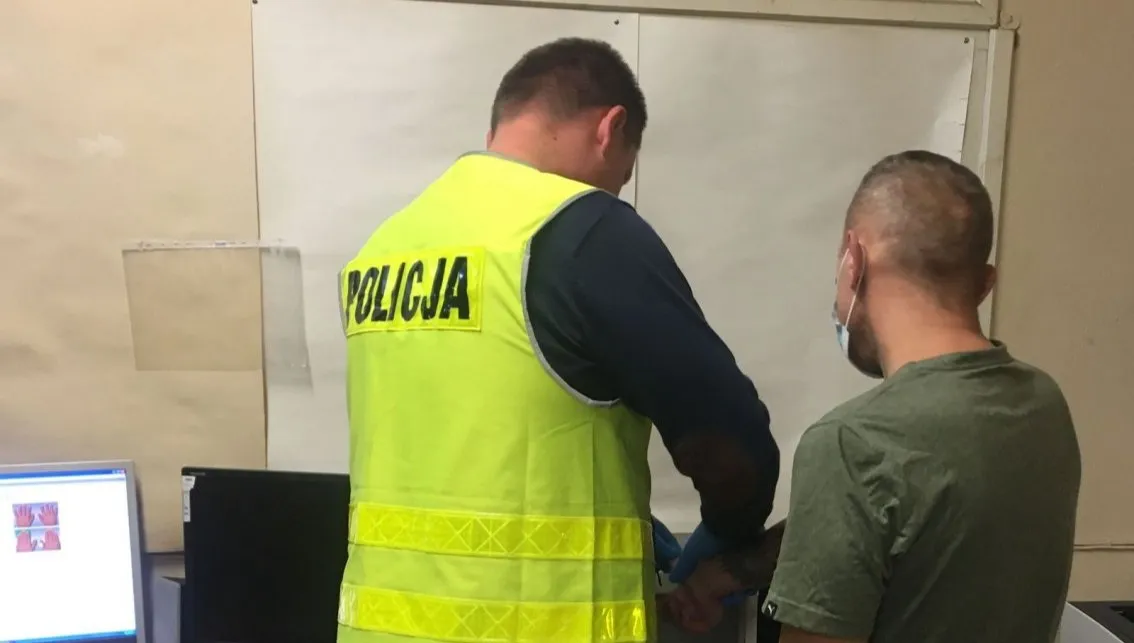 Okradał market za pomocą... złodziejskiej kurtki