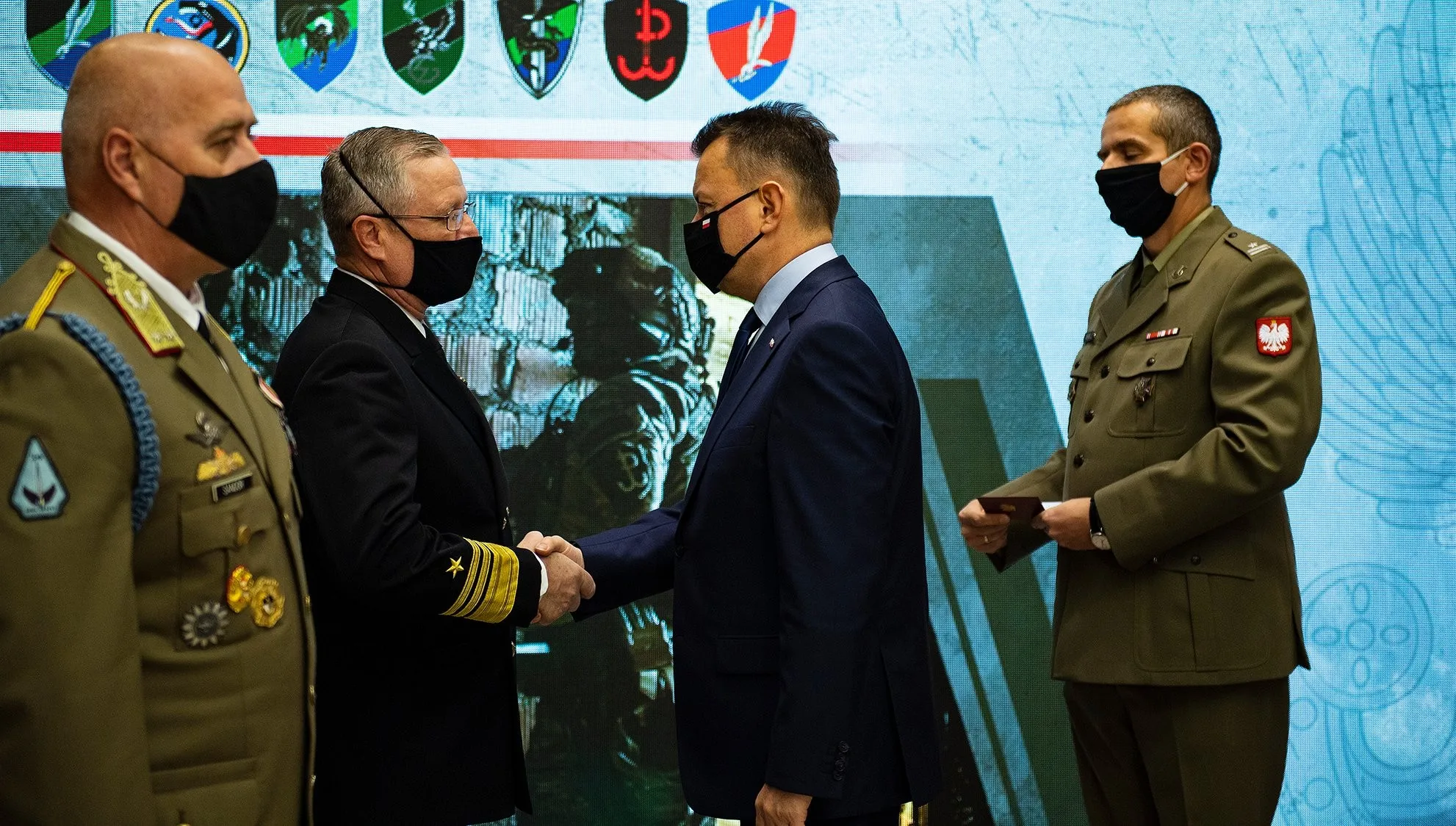 Szef MON odznaczył oficerów sił specjalnych