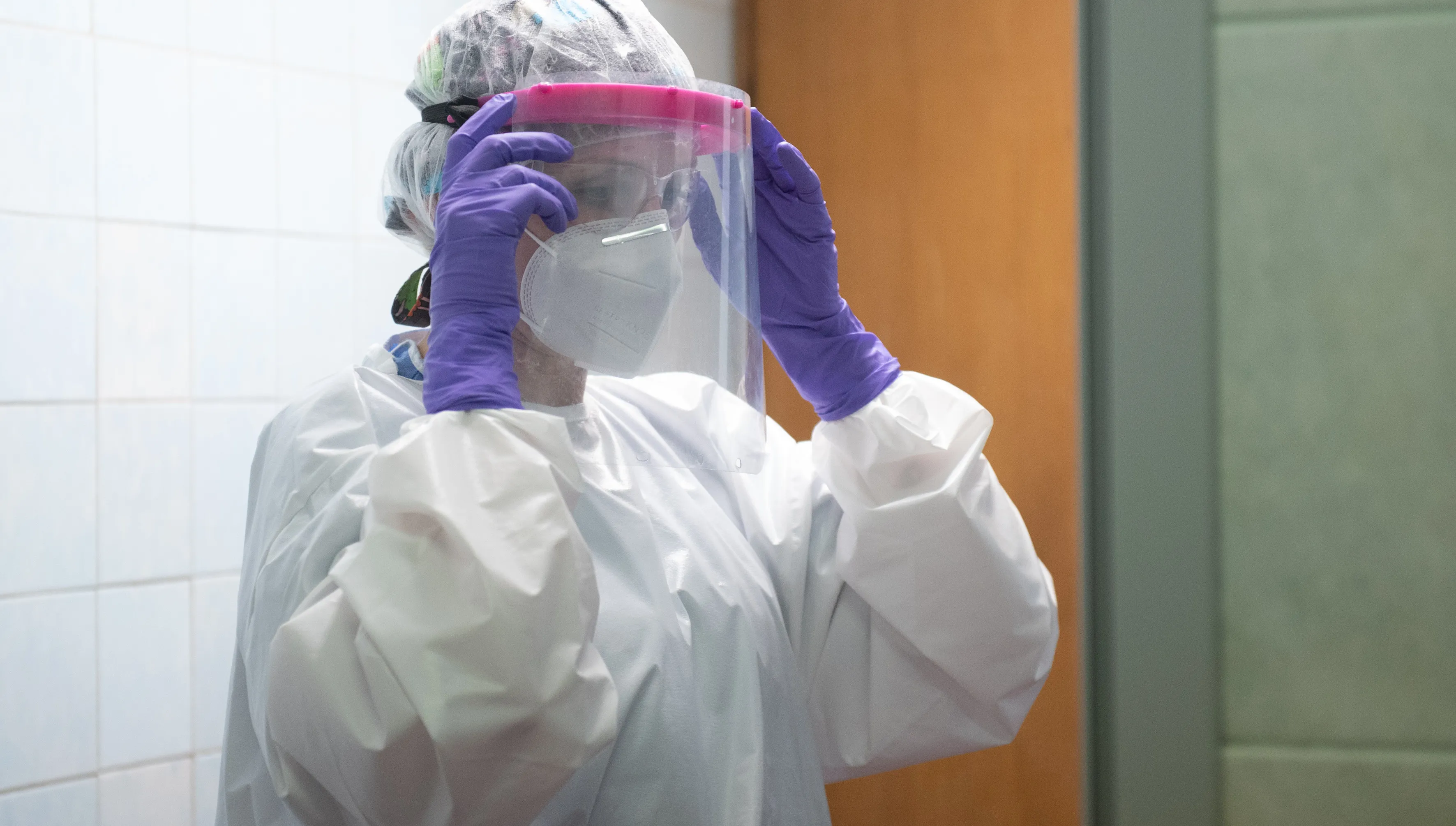 Wyraźny skok zakażeń. Dziś ponad 8 tys. nowych przypadków, zmarły 133 osoby