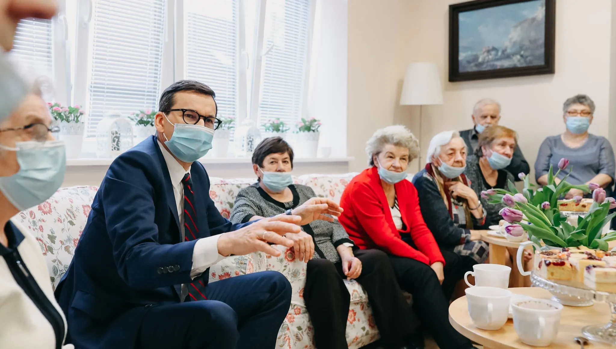 Czternastki lada dzień na kontach emerytów. Premier: Seniorzy są w sercu naszej polityki