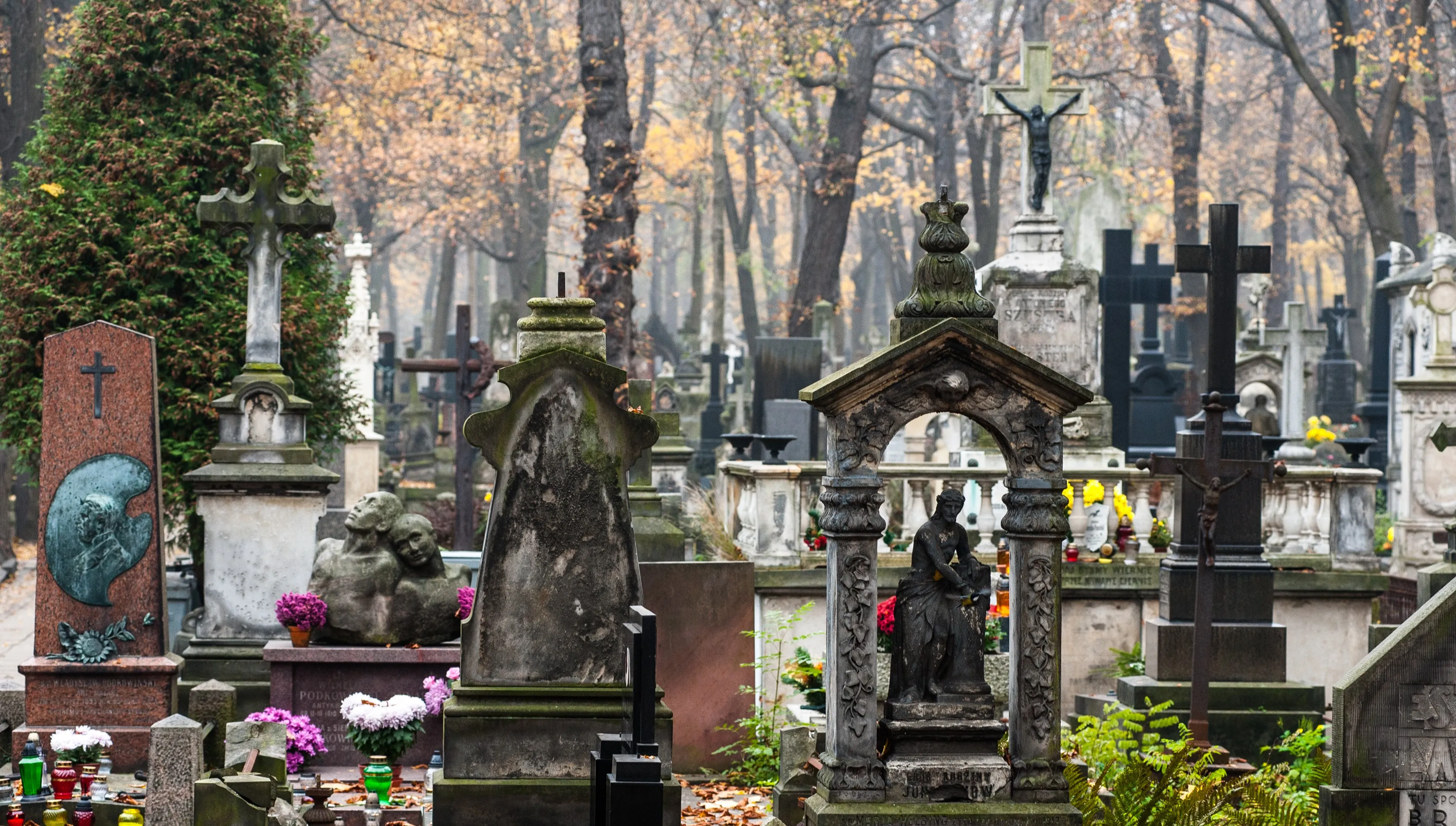 Dziś uroczystość Wszystkich Świętych. Idąc na cmentarze, często zapominamy o ważnym fakcie