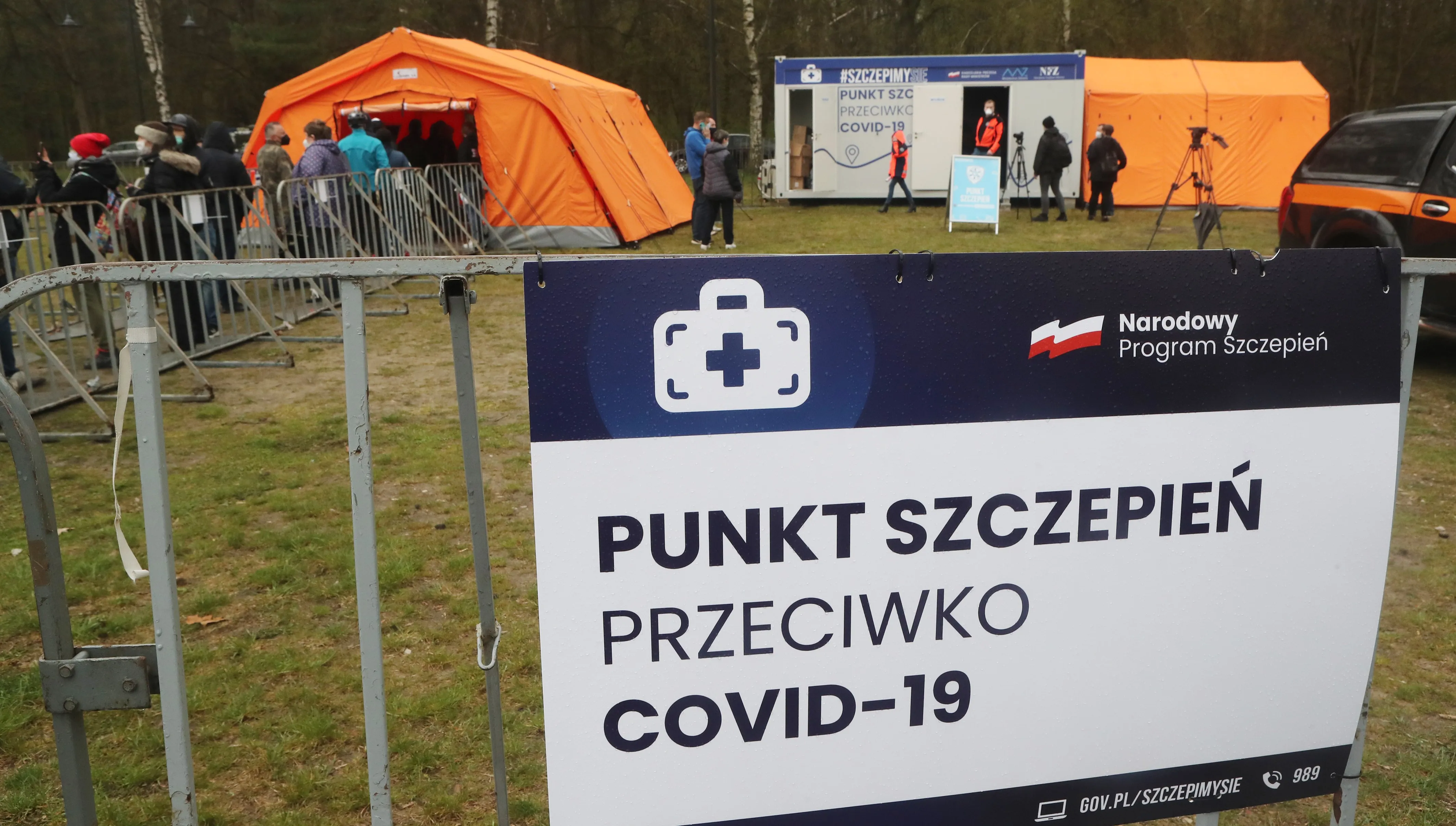 Dane potwierdzają skuteczność, ale... Prof. Gut: Antyszczepionkowa propaganda jest nadal silna