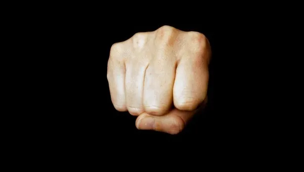 44-latek brutalnie pobity. Trzy osoby usłyszały zarzuty