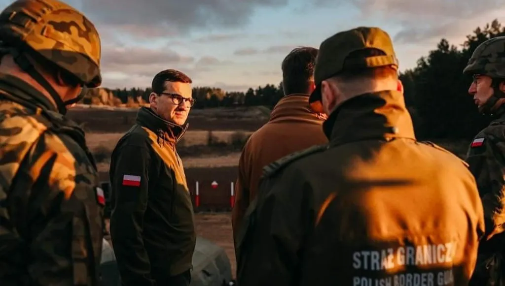 „Stoimy w obliczu agresji wschodniego sąsiada”. Morawiecki: Potrzebujemy wspólnoty, aby Polska była bezpieczna