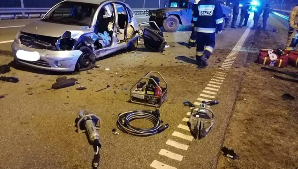 Kraksa na S7. Poszkodowanym pomogli żołnierze
