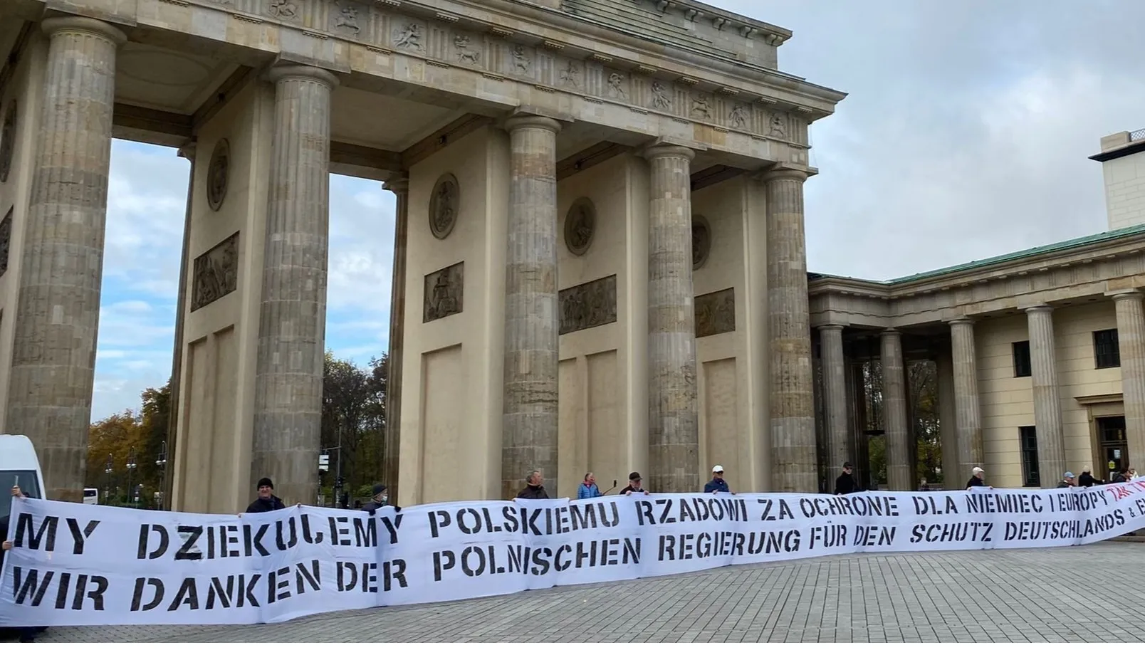 Berlin dementuje fake newsa! "Nie wyślemy autobusów po migrantów, to niebezpieczna plotka"
