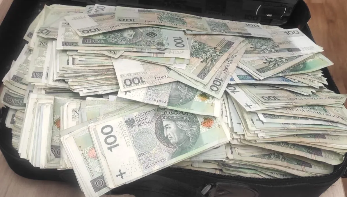 Ordynator z Gniezna zatrzymany pod zarzutem korupcji. W jego domu znaleziono 1,2 mln złotych