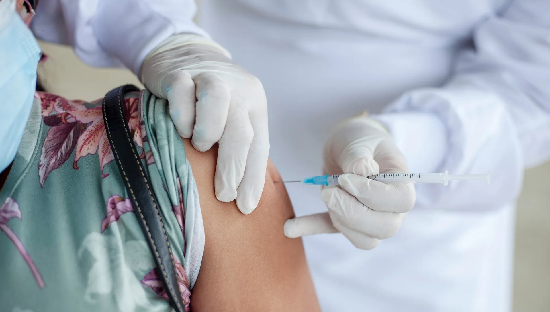 Polska szczepionka na koronawirusa jeszcze w tym roku! Kiedy przyjmować kolejne dawki?