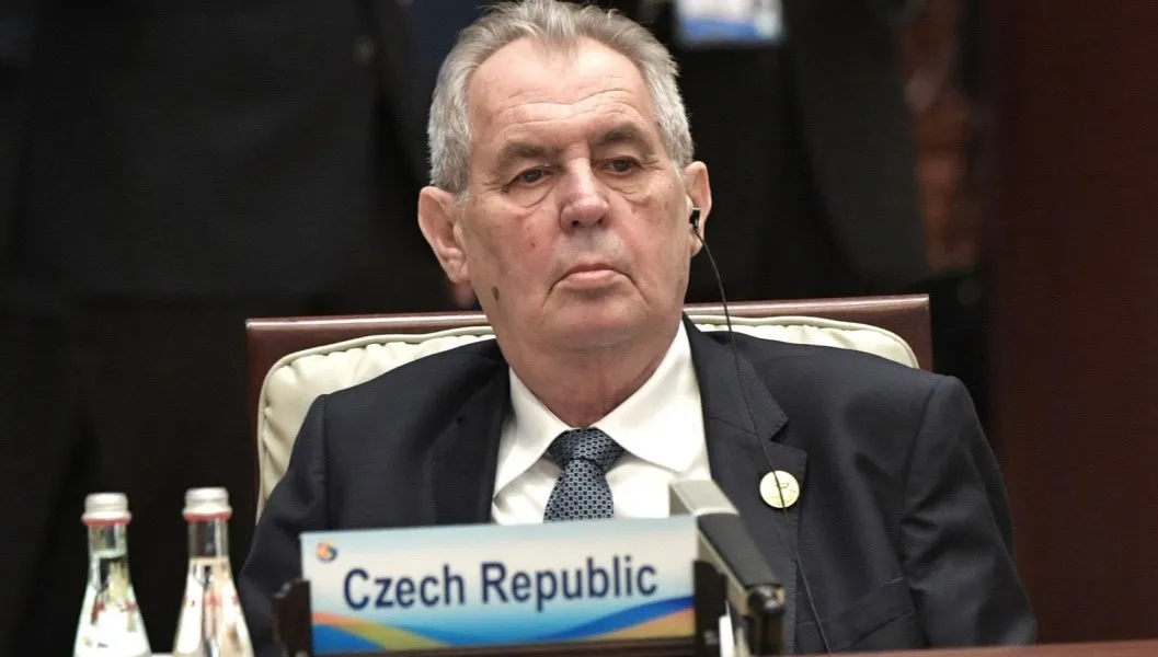 Prezydent Czech wrócił do rezydencji