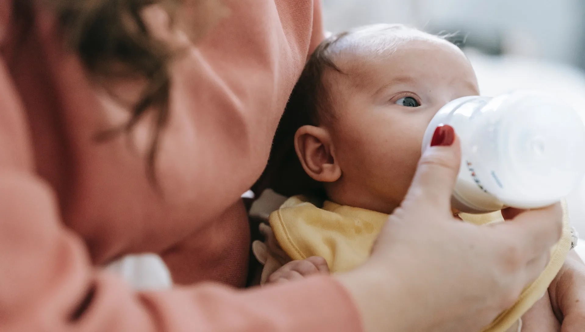 Nietolerancję laktozy nabywamy z wiekiem? Rodzimy się ze zdolnością jej trawienia