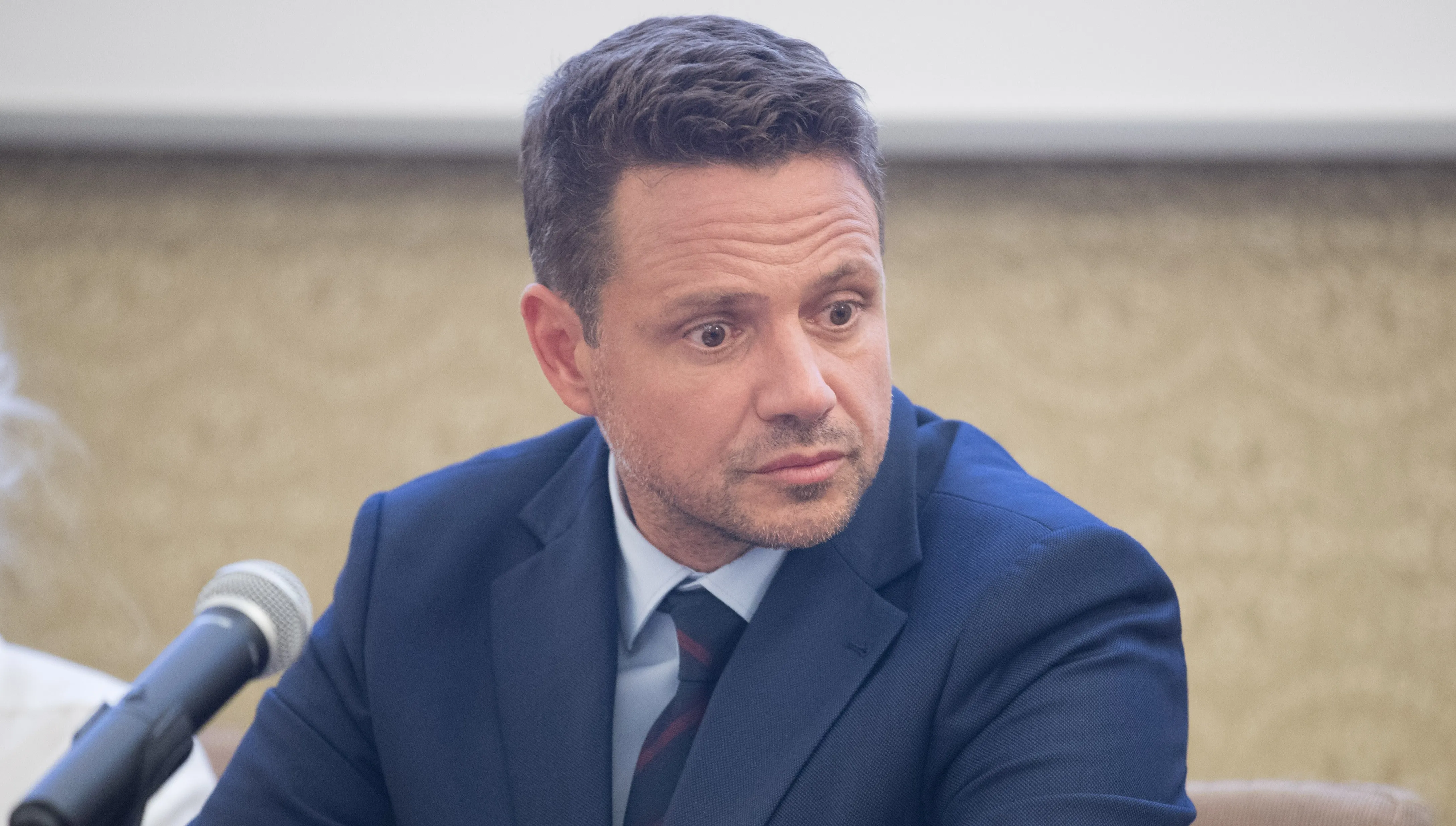 „Wstydziłbym się coś takiego mówić”, „szkodzi nam”. Lecą gromy na Trzaskowskiego