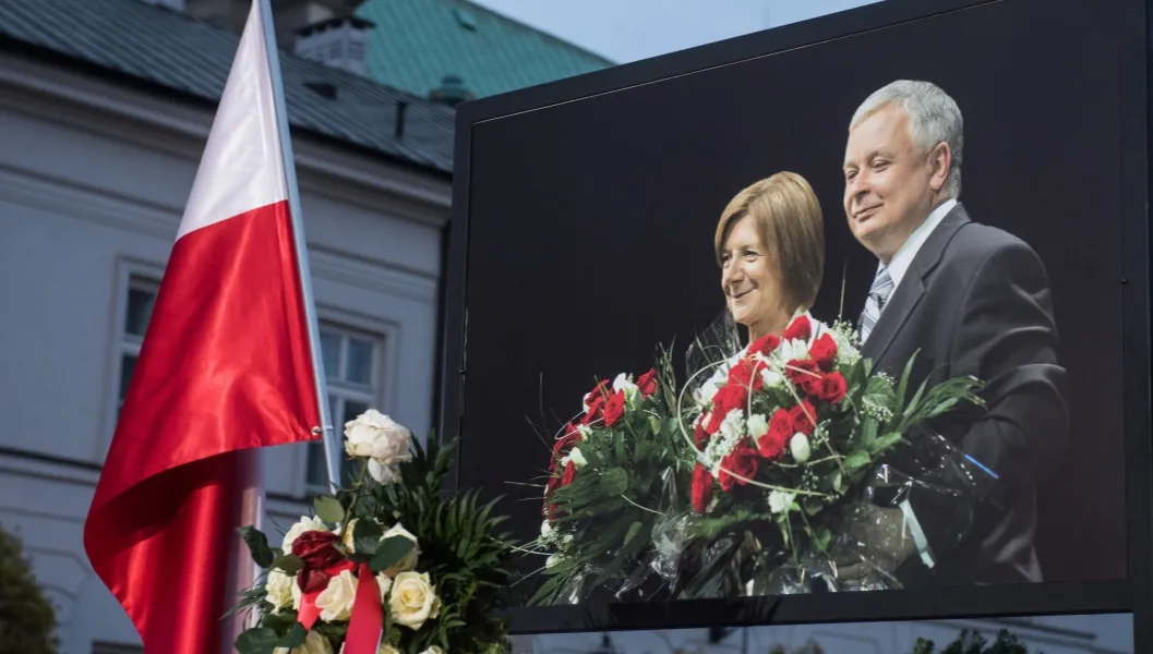 Na Węgrzech odsłonięto tablicę upamiętniającą prezydenta Polski, profesora Lecha Kaczyńskiego
