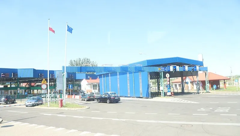 Rosną kolejki na przejściu z Białorusią