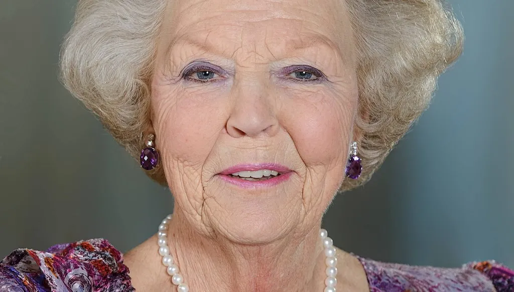 Holenderscy poddani odetchnęli z ulgą. Królowa czuje się lepiej. Beatrix ma Covid-19