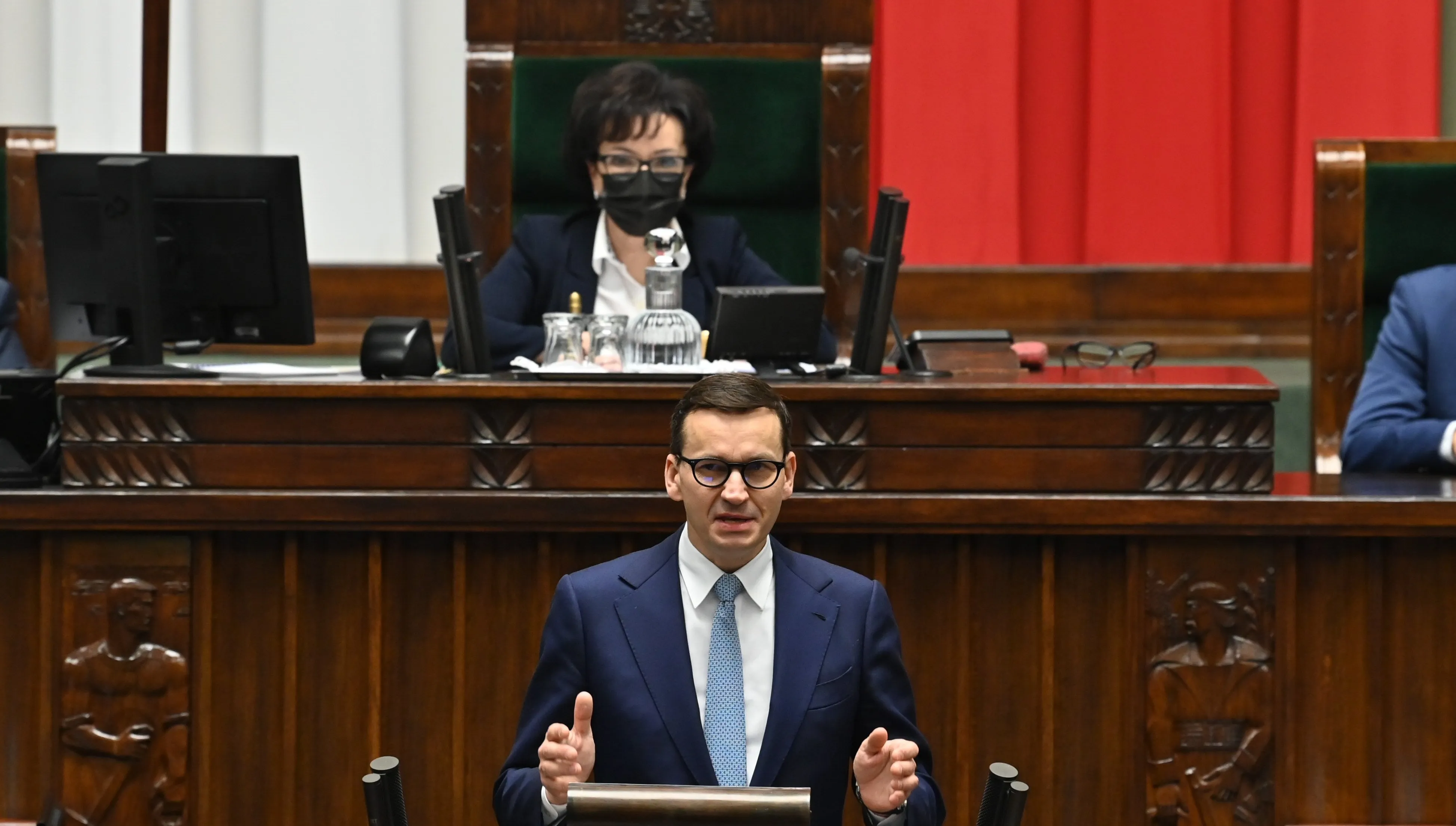 Premier w Sejmie o ETS: Opozycja powinna trzymać kartki „Platforma Obywatelska = drożyzna”