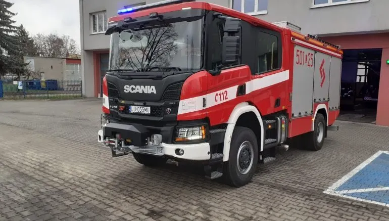 Strażacy uratowali kota, który wpadł do studni