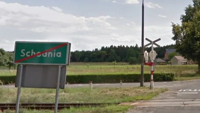 Auto osobowe zderzyło się z pociągiem