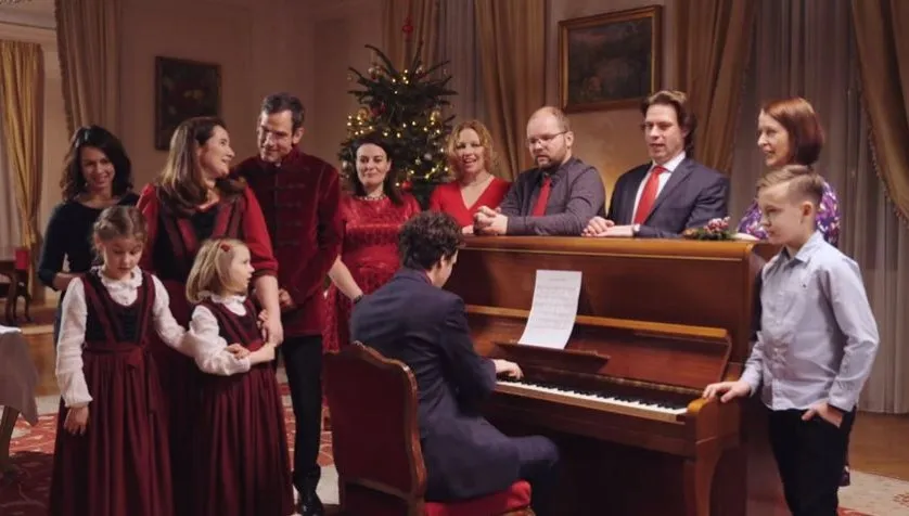 Pracownicy ambasady Węgier z wyjątkowymi życzeniami dla Polaków. "Spot świąteczny dla Bratanków"