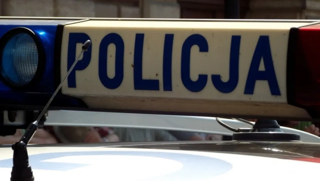 Wypadek karetki i samochodu dostawczego. Pas DK 6 w woj. pomorskim zablokowany