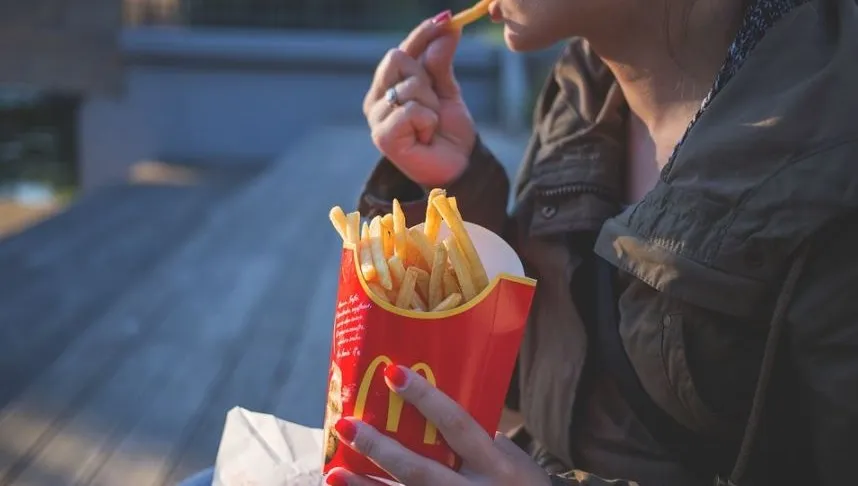 W japońskich restauracjach McDonald's frytki wyłącznie w małych porcjach! Brakuje ziemniaków