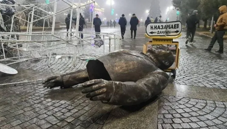 Zamieszki i masowe zatrzymania. Minister Rau apeluje o przestrzeganie praw człowieka. Ale nie tylko