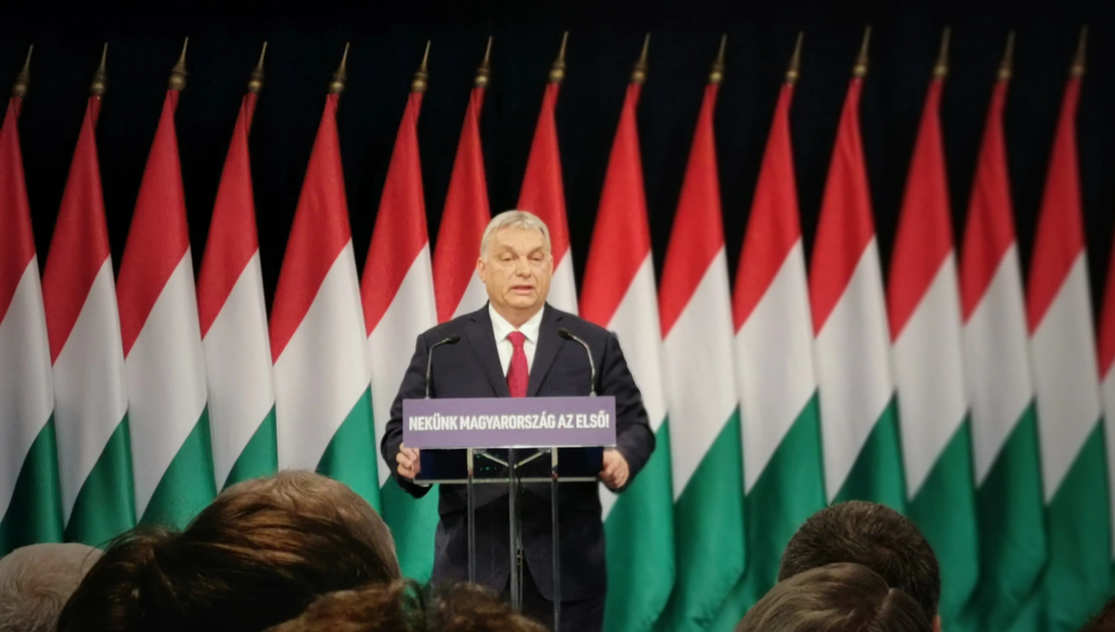 Orban zamraża ceny najważniejszych artykułów