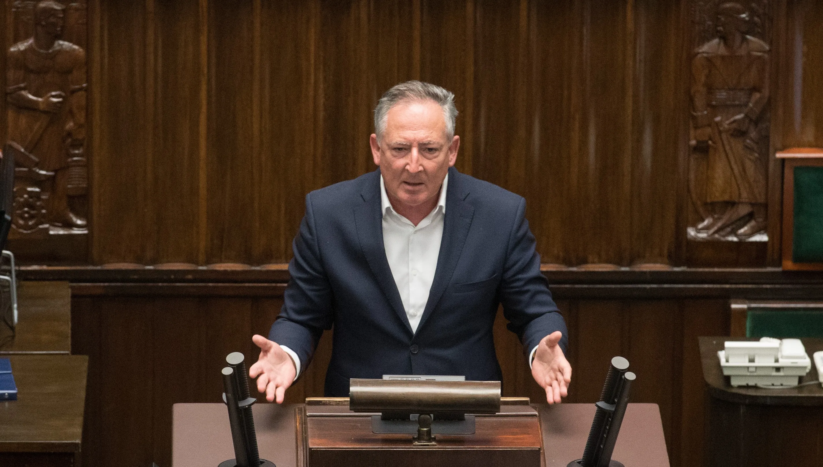 Pijany pojawił się w Sejmie? Teraz odwraca kota ogonem. Sienkiewicz: To kampania przeciw opozycji