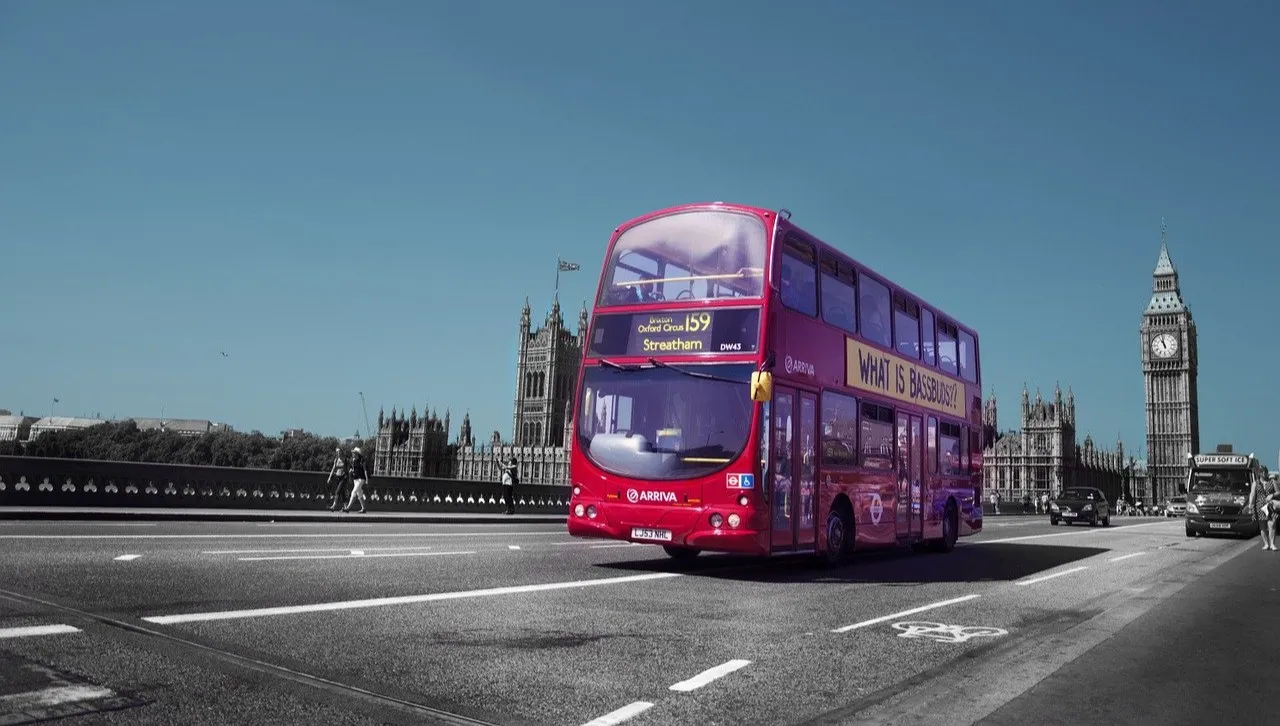 Za tą kobietą stanął cały Manchester. Zbyt niska na kierowcę kobieta wygrała proces!